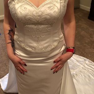 Moonlight wedding gown size 14